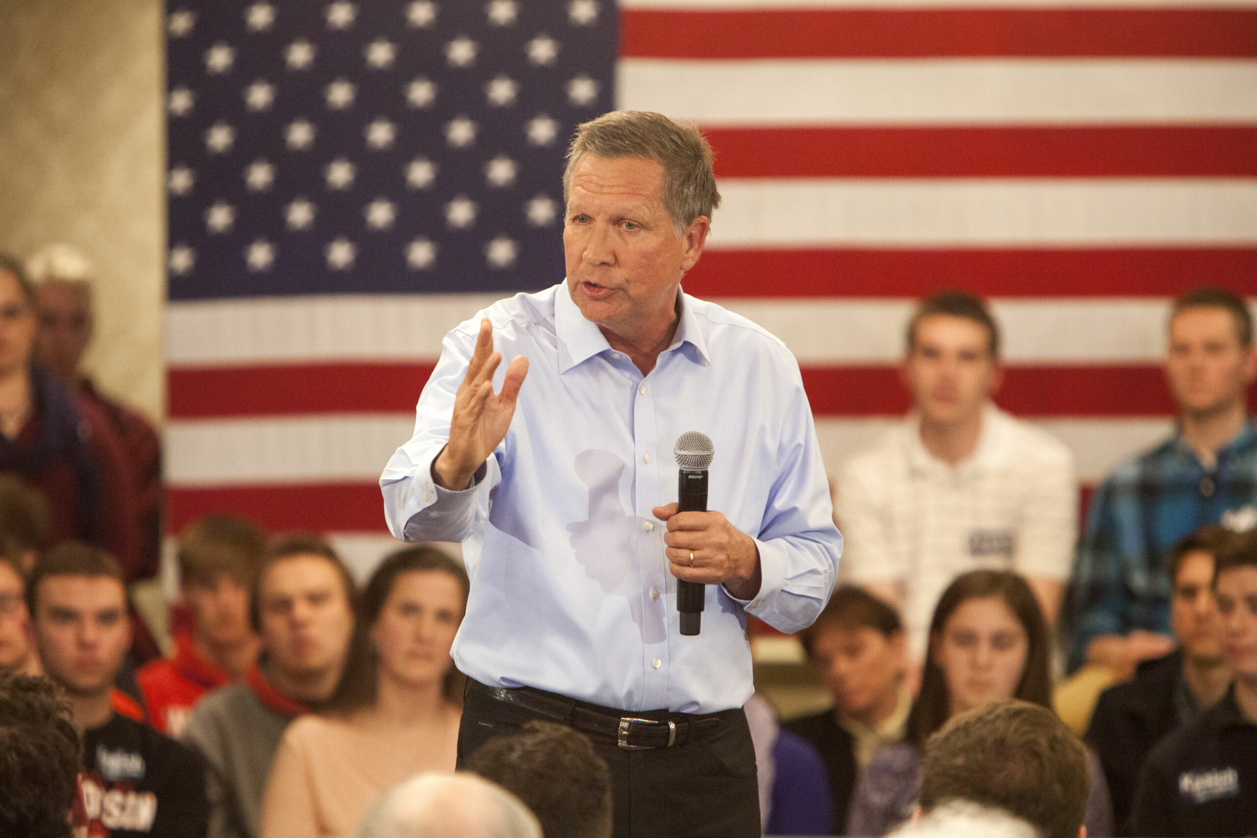 STATE OF THE UNION GOOD EVENING. I'M BOB DOLE, AND I'M HERE TO REPLY TO THE  PRESIDENt'S MESSAGE ON THE STATE OF THE UNION. BUT A, image size:2560x1707