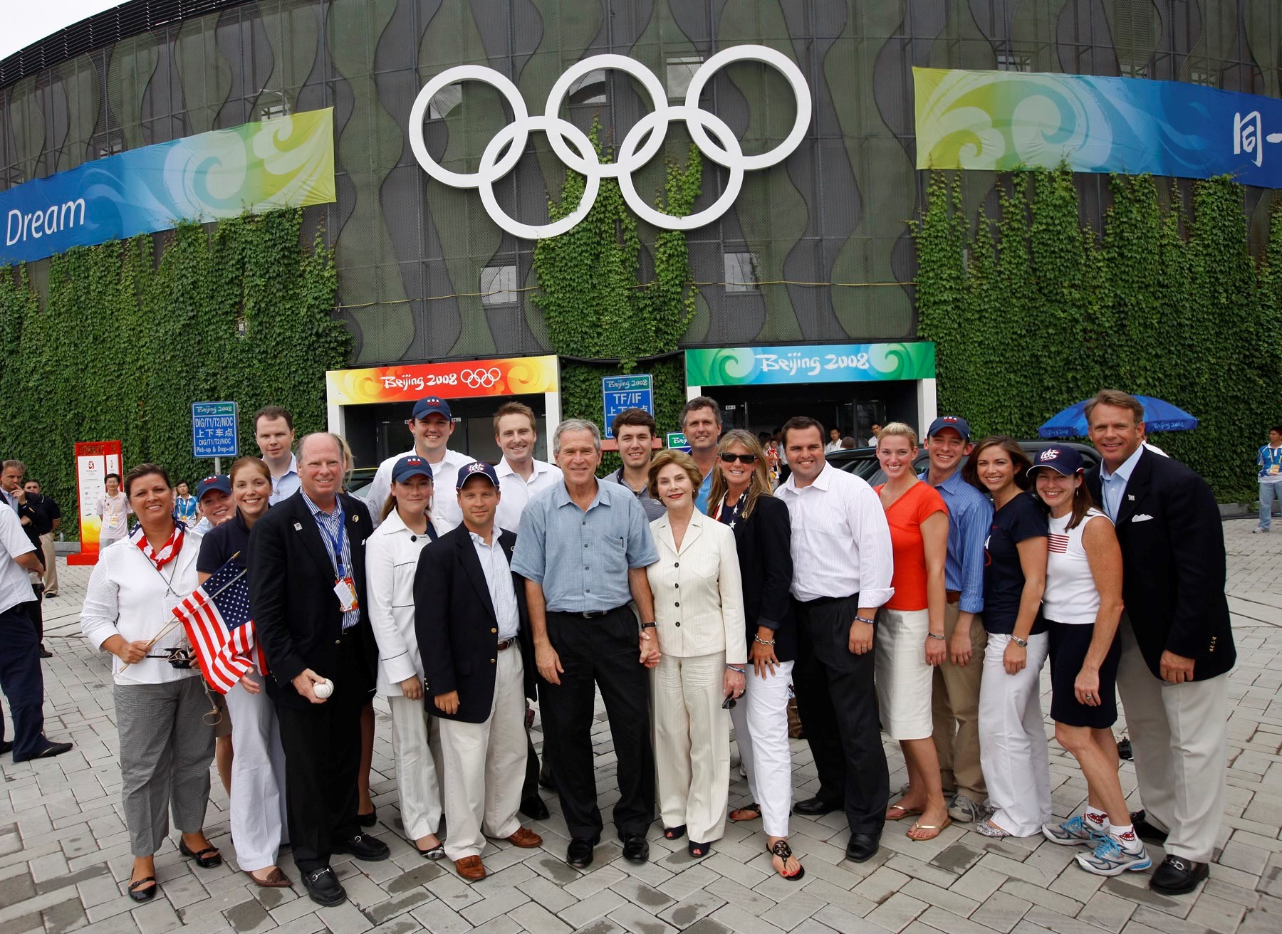 President George W. Bush meets with members of the U.S. Olympic